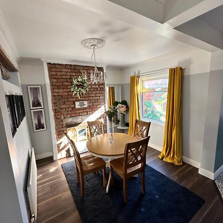 Cosy Two Bed Terraced House 7Min Drive From City Belfast Buitenkant foto