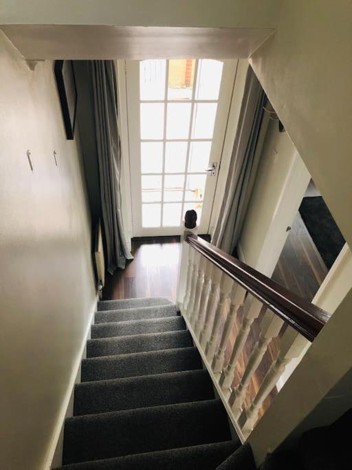 Cosy Two Bed Terraced House 7Min Drive From City Belfast Buitenkant foto
