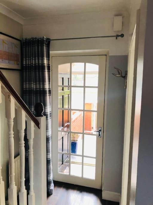 Cosy Two Bed Terraced House 7Min Drive From City Belfast Buitenkant foto