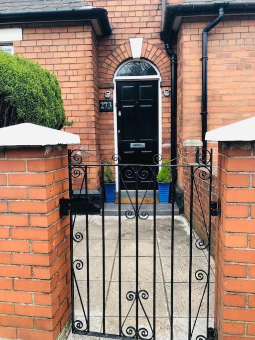 Cosy Two Bed Terraced House 7Min Drive From City Belfast Buitenkant foto