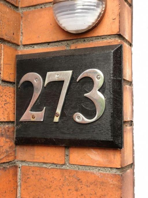 Cosy Two Bed Terraced House 7Min Drive From City Belfast Buitenkant foto