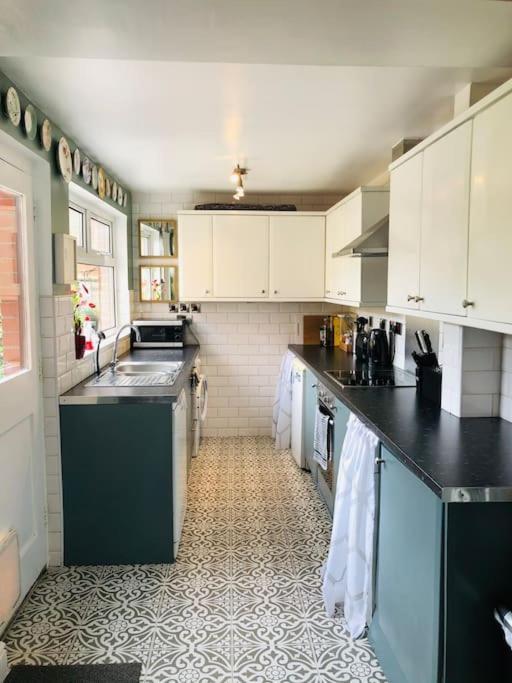 Cosy Two Bed Terraced House 7Min Drive From City Belfast Buitenkant foto