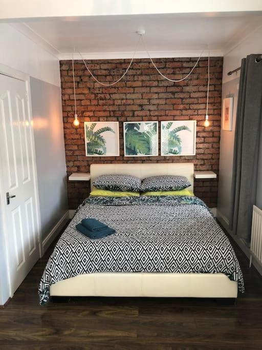 Cosy Two Bed Terraced House 7Min Drive From City Belfast Buitenkant foto