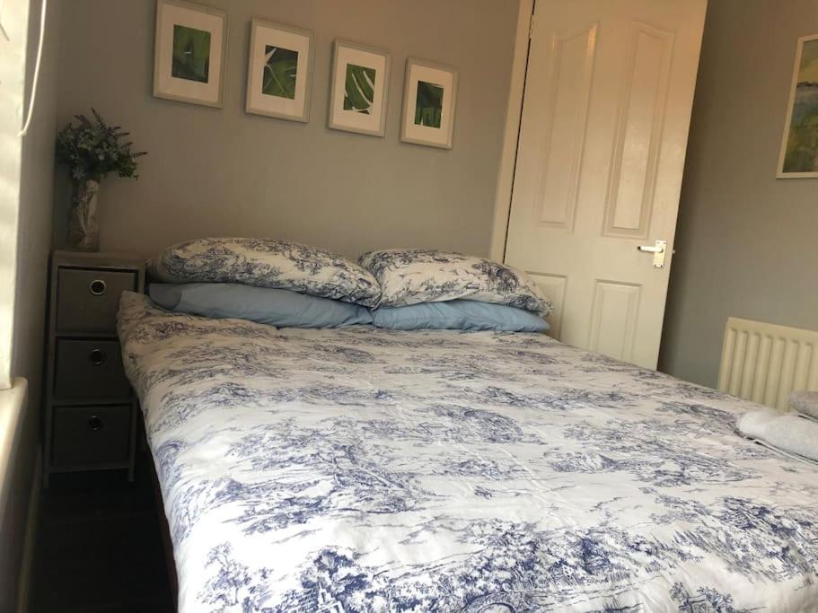 Cosy Two Bed Terraced House 7Min Drive From City Belfast Buitenkant foto