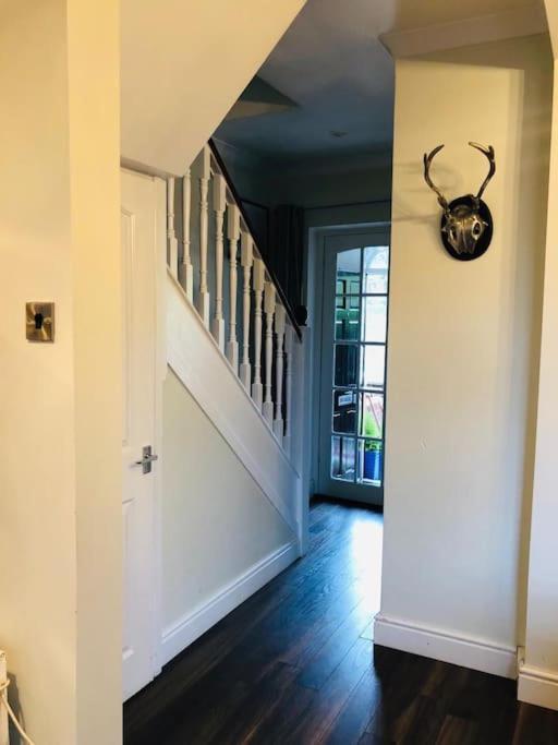 Cosy Two Bed Terraced House 7Min Drive From City Belfast Buitenkant foto