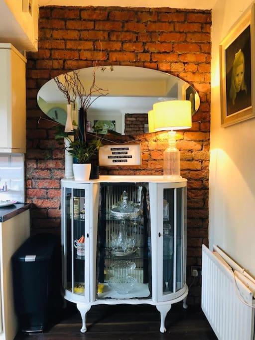 Cosy Two Bed Terraced House 7Min Drive From City Belfast Buitenkant foto