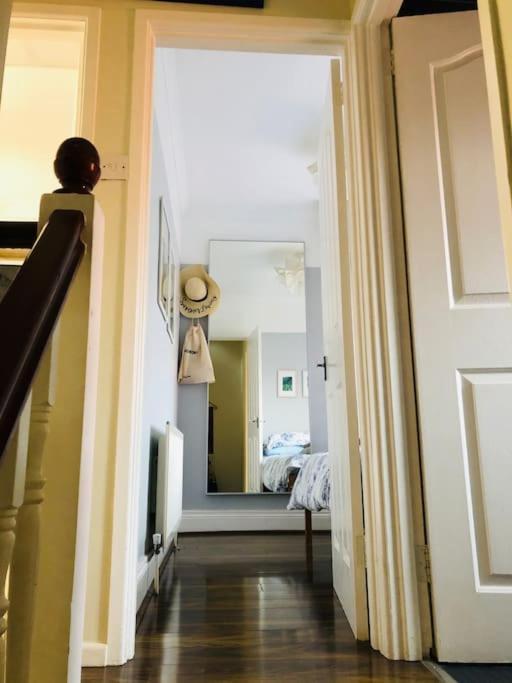 Cosy Two Bed Terraced House 7Min Drive From City Belfast Buitenkant foto