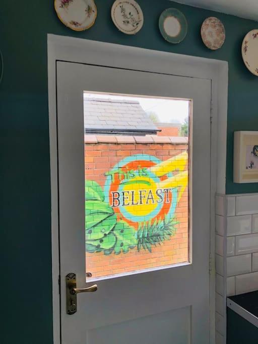 Cosy Two Bed Terraced House 7Min Drive From City Belfast Buitenkant foto