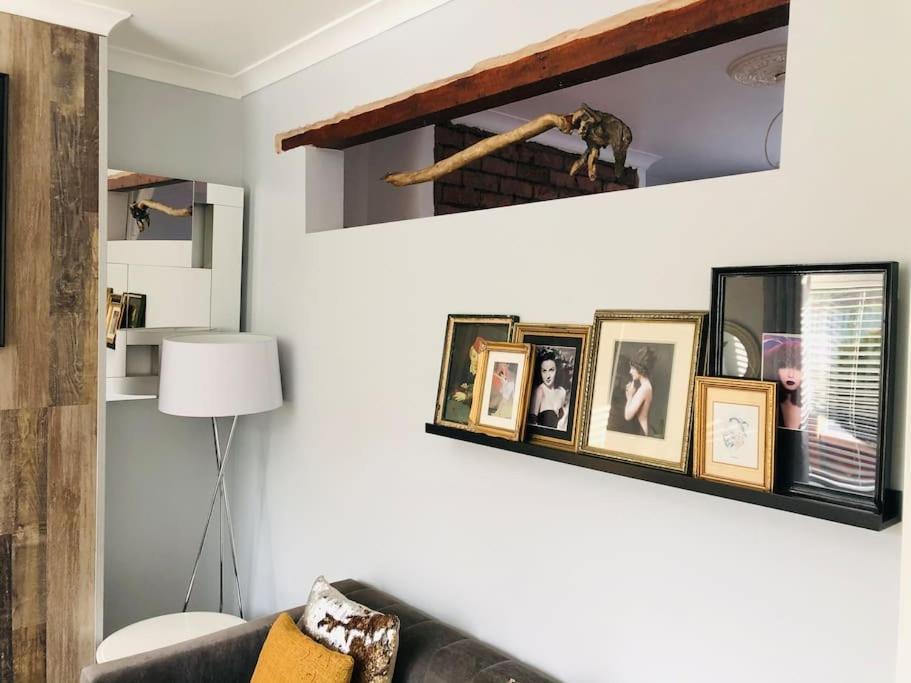 Cosy Two Bed Terraced House 7Min Drive From City Belfast Buitenkant foto