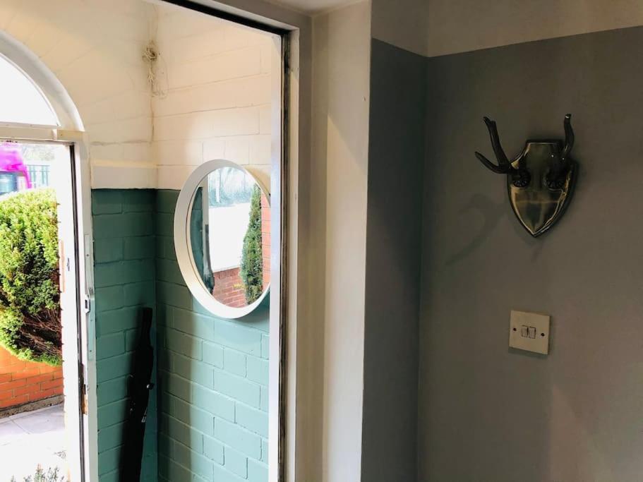 Cosy Two Bed Terraced House 7Min Drive From City Belfast Buitenkant foto