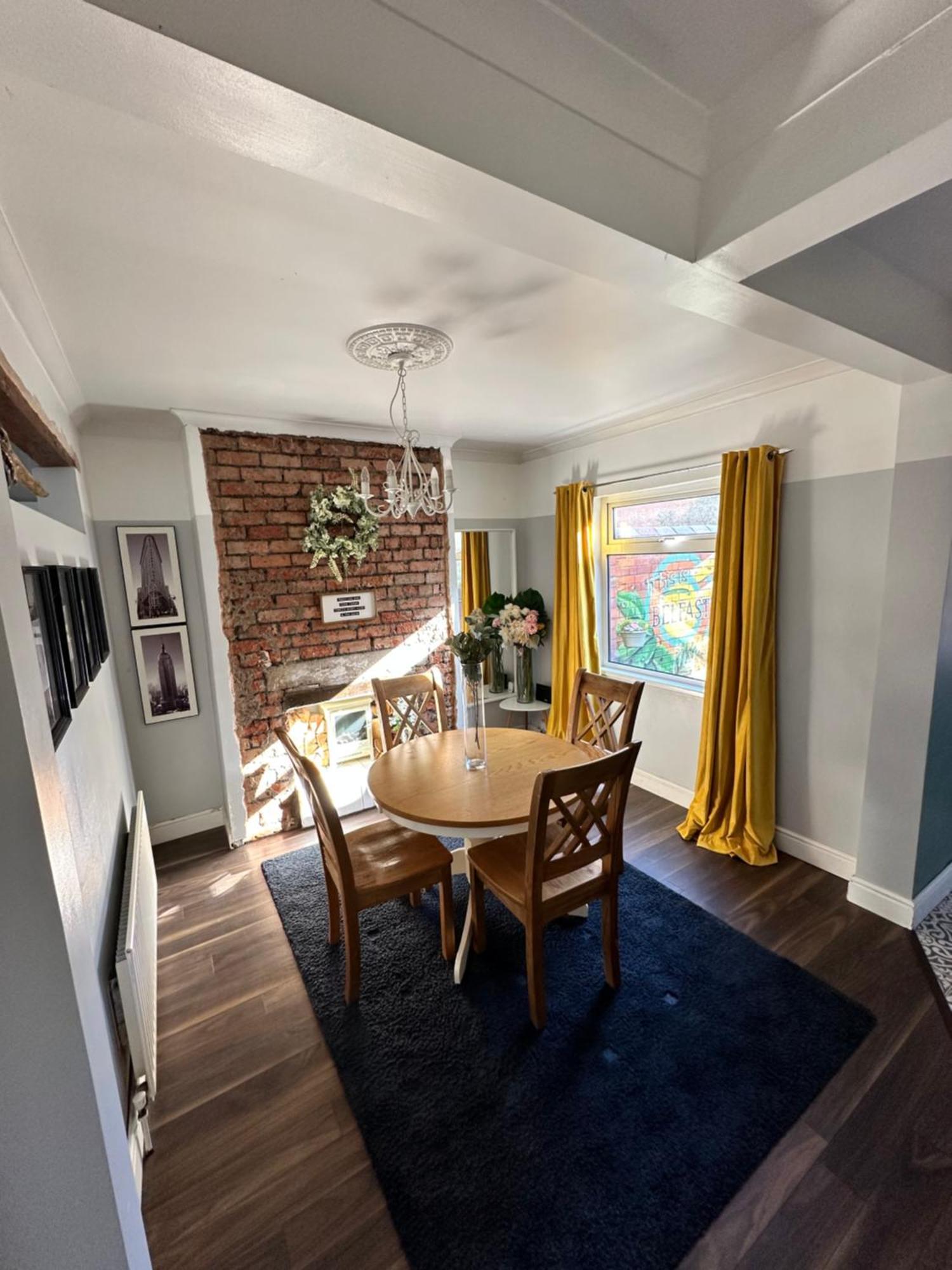 Cosy Two Bed Terraced House 7Min Drive From City Belfast Buitenkant foto