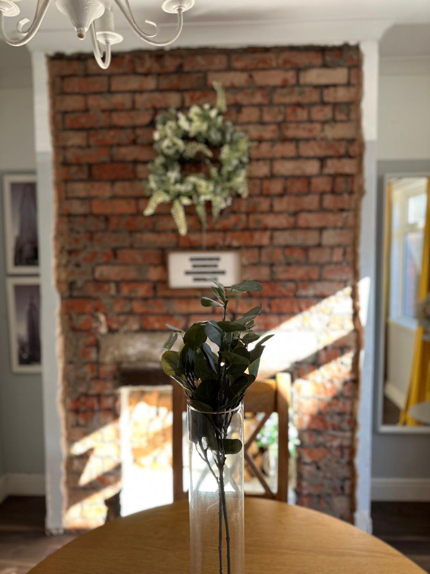 Cosy Two Bed Terraced House 7Min Drive From City Belfast Buitenkant foto